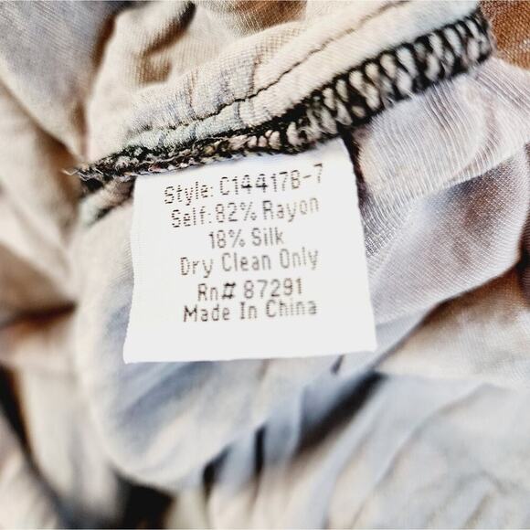 JOHNNY WAS FLORAL SILK BLEND SIZE MED - Picture 3 of 6